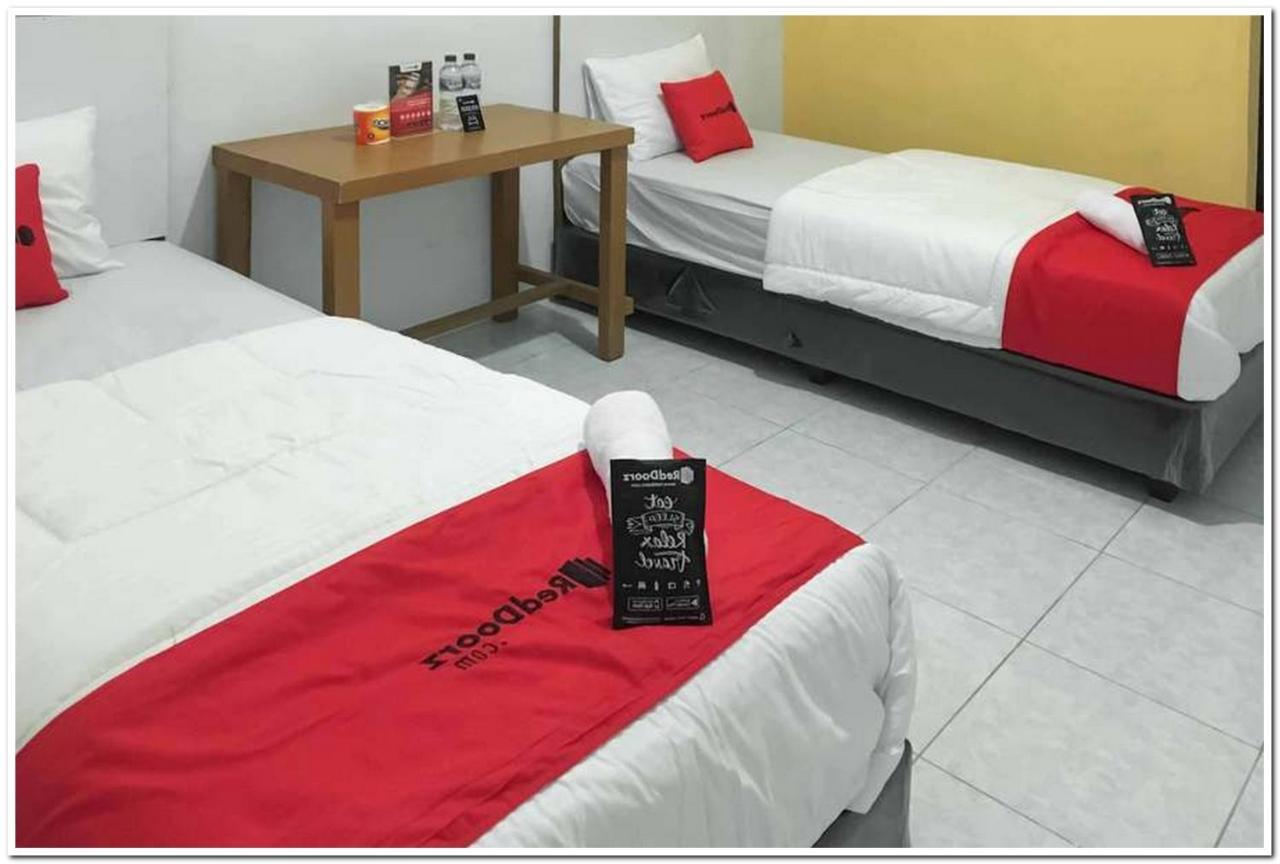 Hotel Reddoorz @ Simpang Pos Medan Exterior foto