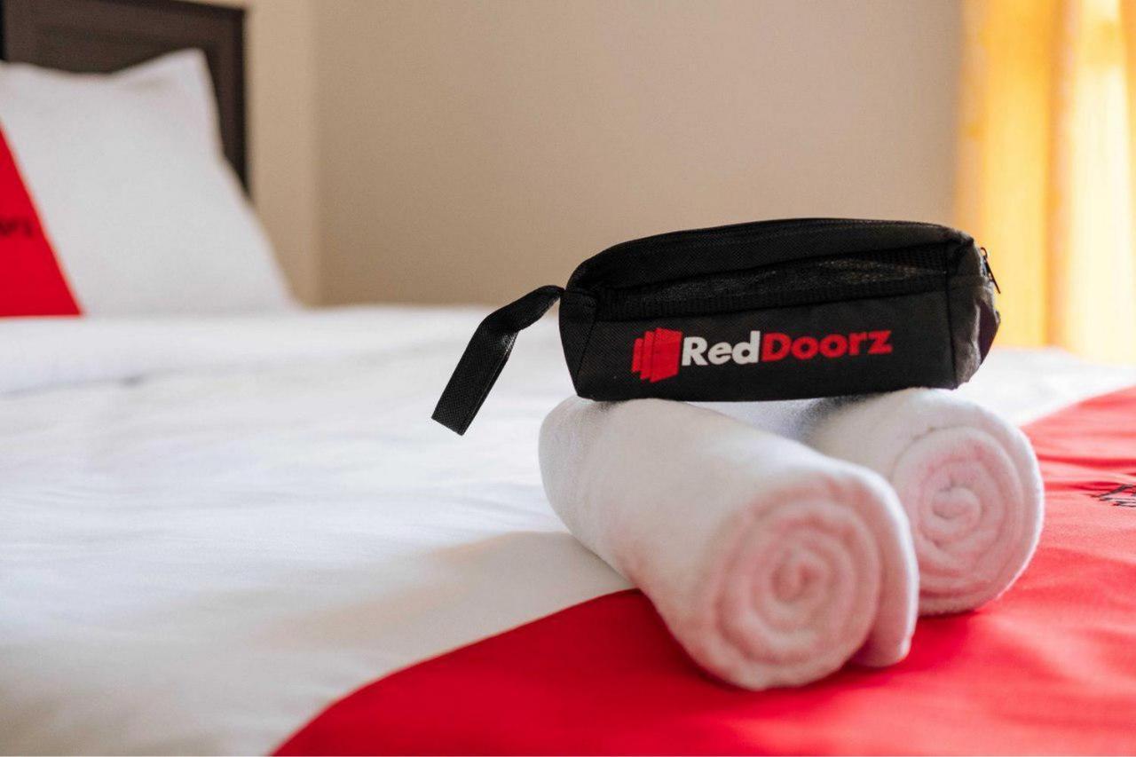 Hotel Reddoorz @ Simpang Pos Medan Exterior foto